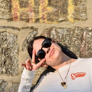 Meet your Posher, Alexis